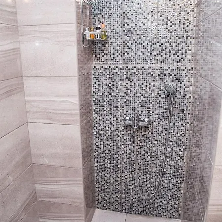 Stylish, Comfortable, Basement Loft-like With Amenities 아테네