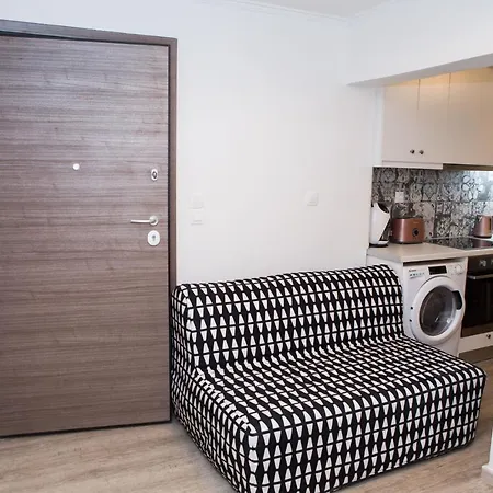 Stylish, Comfortable, Basement Loft-like With Amenities 아테네