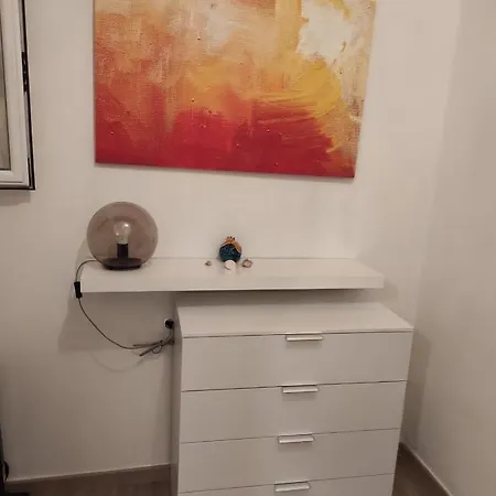 Stylish, Comfortable, Basement Loft-like With Amenities 아테네
