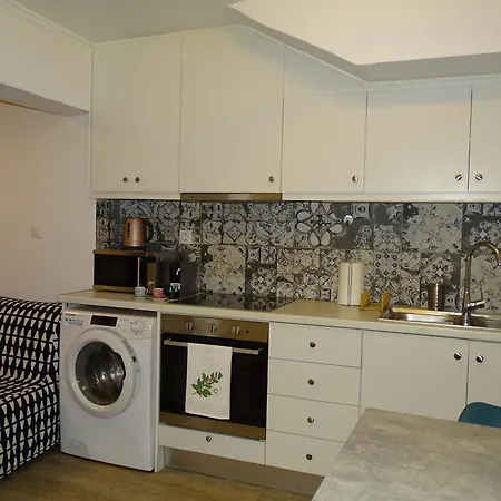 Stylish, Comfortable, Basement Loft-like With Amenities * 아테네