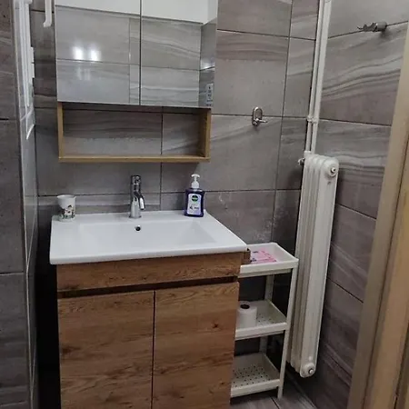 Stylish, Comfortable, Basement Loft-like With Amenities 아파트